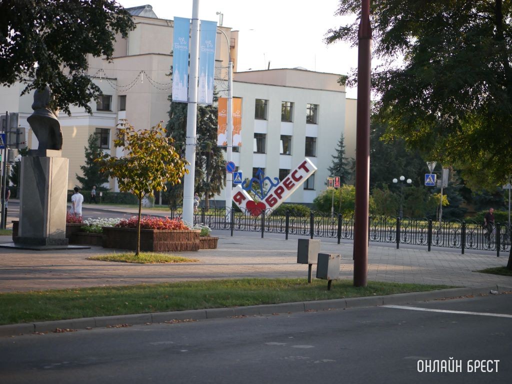 Брестчанам предлагают поделиться идеями: какой должна быть скульптура «Брест театральный»